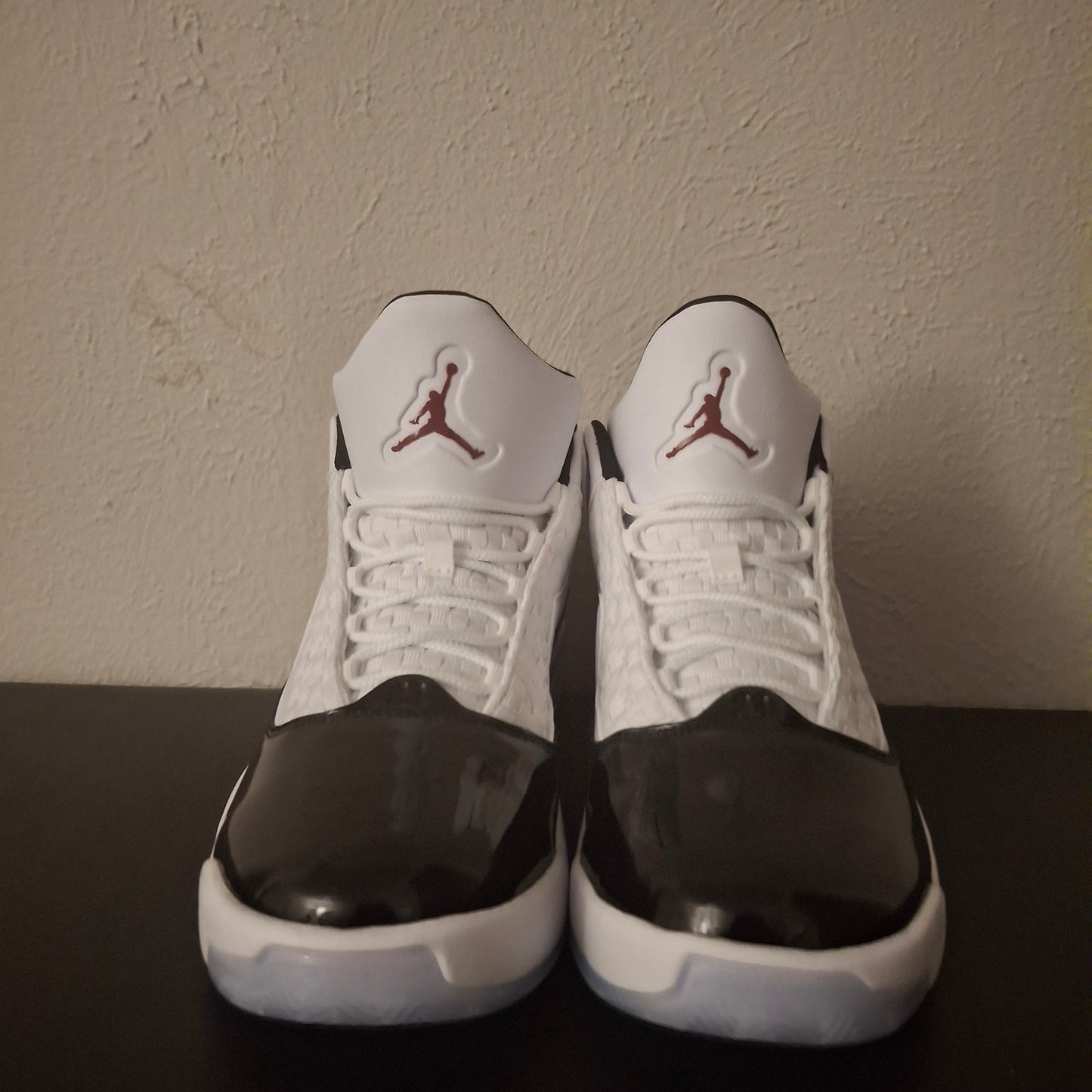 Size 11 - Jordan Max Aura 2 White Gym Red