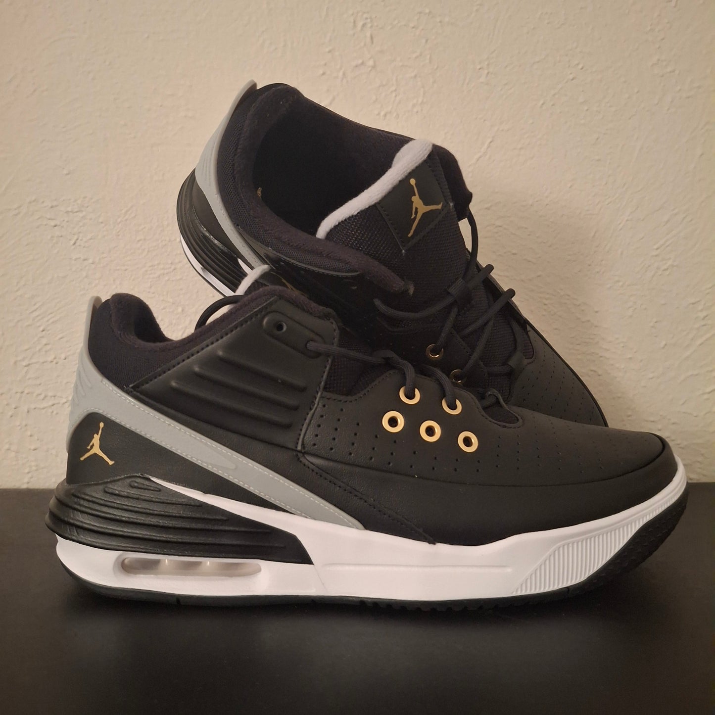 JORDAN MAX AURA 5- Size 12