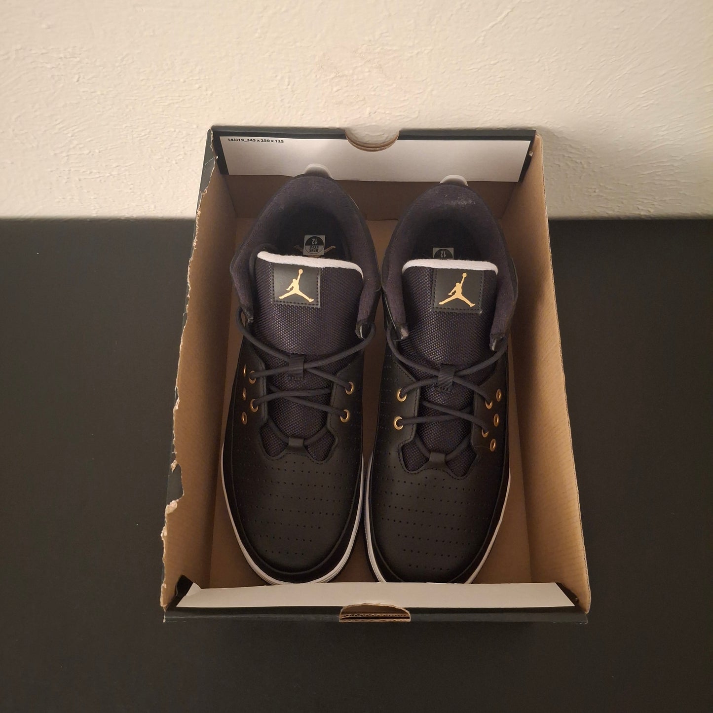JORDAN MAX AURA 5- Size 12