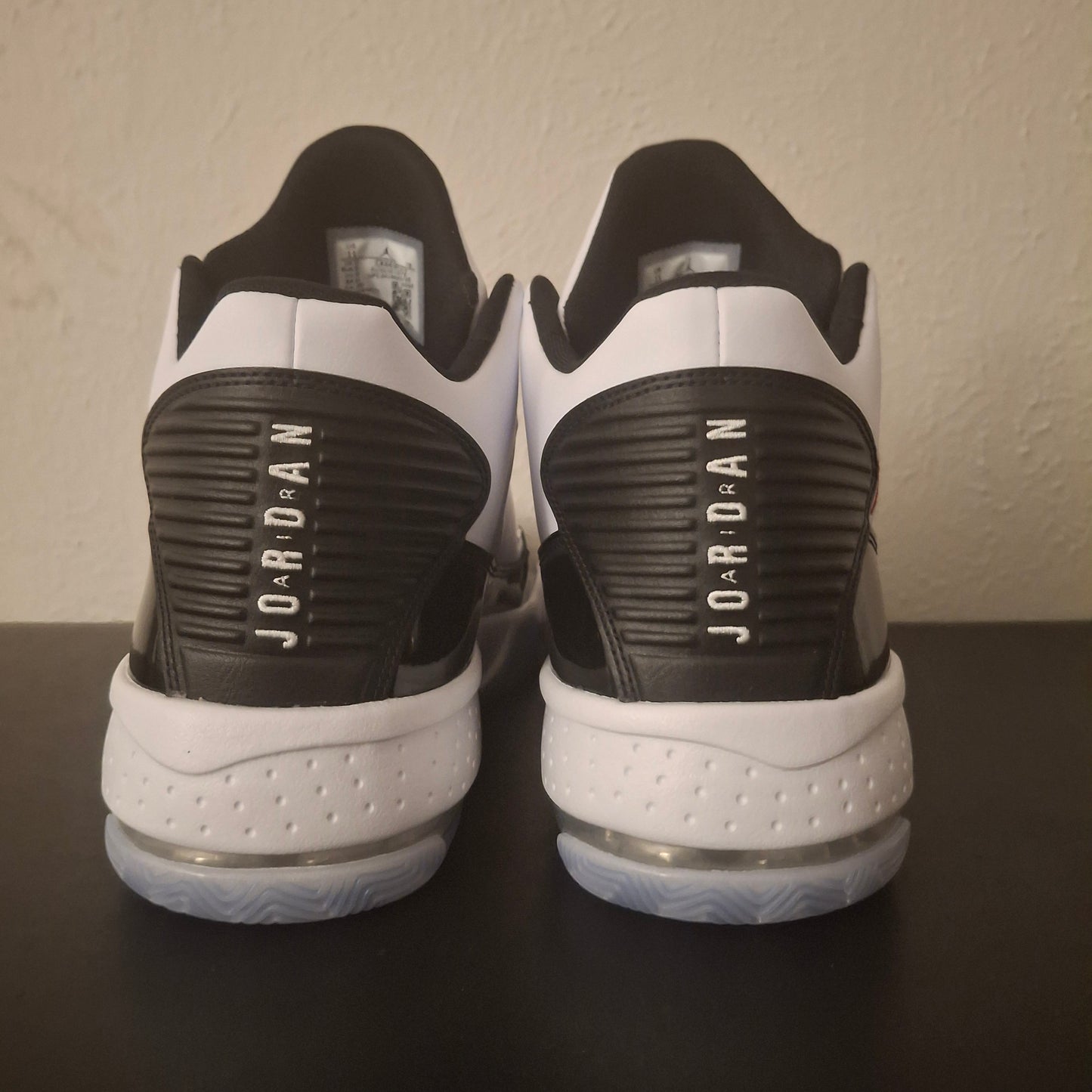 Size 11 - Jordan Max Aura 2 White Gym Red