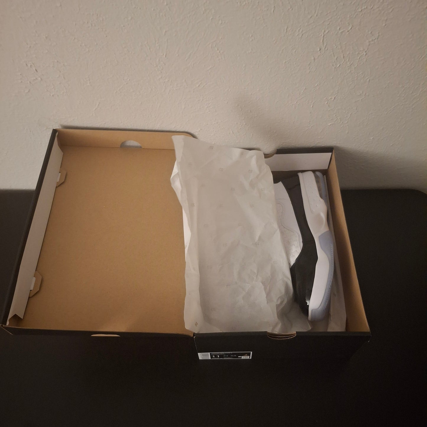Size 11 - Jordan Max Aura 2 White Gym Red